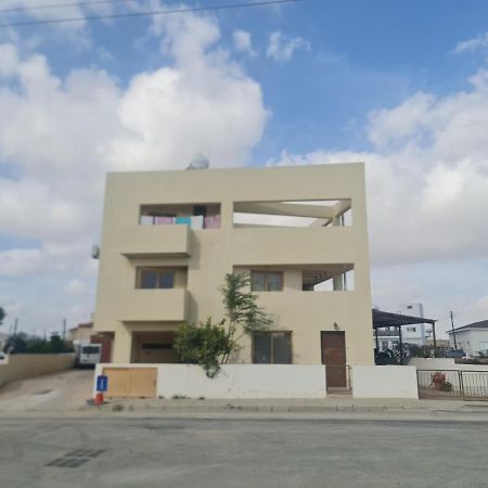 Top Floor 1 Bdrm Aprtrmnt Apartment Dromolaxia ภายนอก รูปภาพ