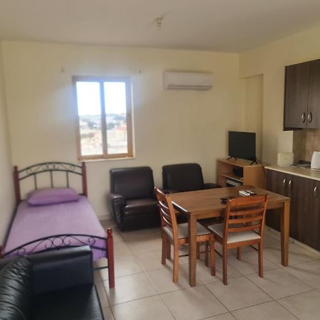 Top Floor 1 Bdrm Aprtrmnt Apartment Dromolaxia ภายนอก รูปภาพ