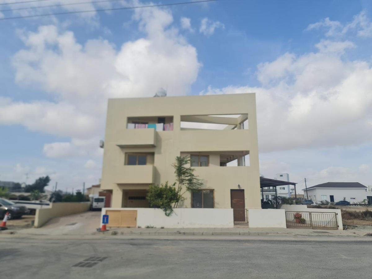 Top Floor 1 Bdrm Aprtrmnt Apartment Dromolaxia ภายนอก รูปภาพ
