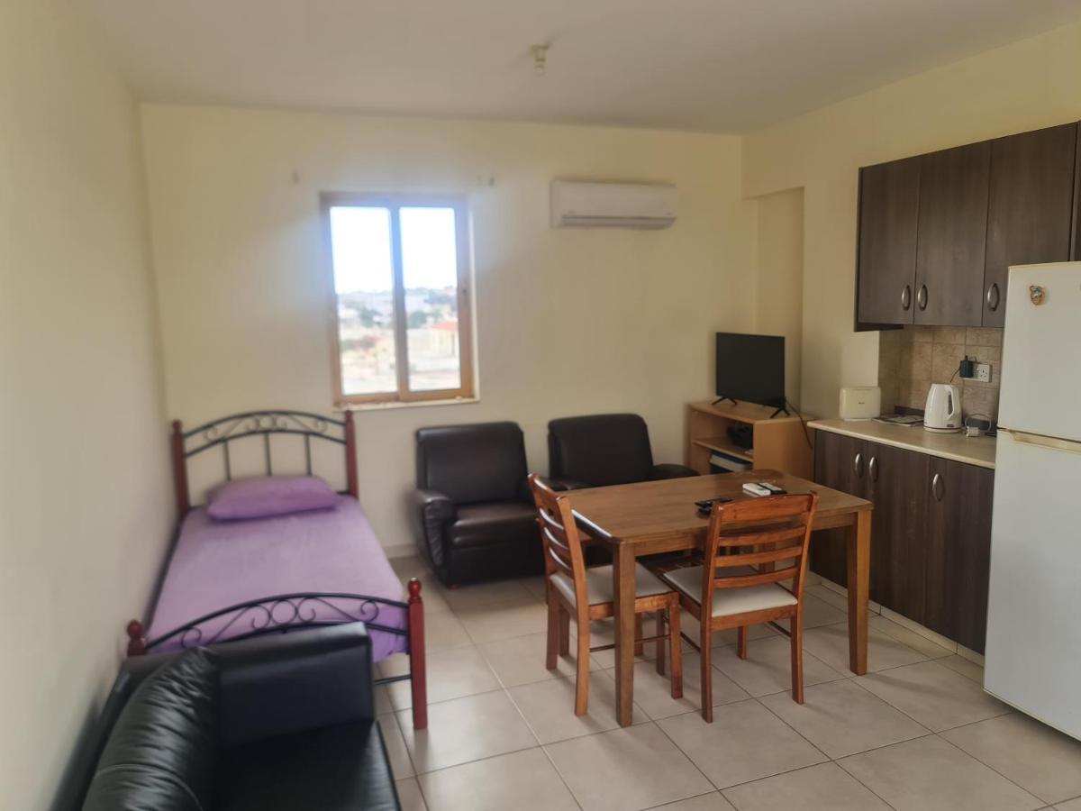 Top Floor 1 Bdrm Aprtrmnt Apartment Dromolaxia ภายนอก รูปภาพ